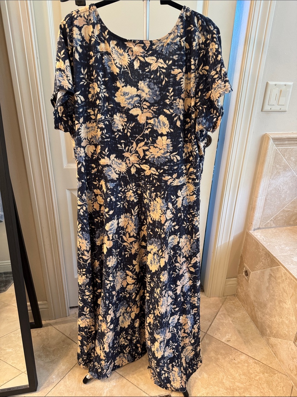100% cotton Chaps Floral Short-Sleeve Maxi Dress in Navy and Cream